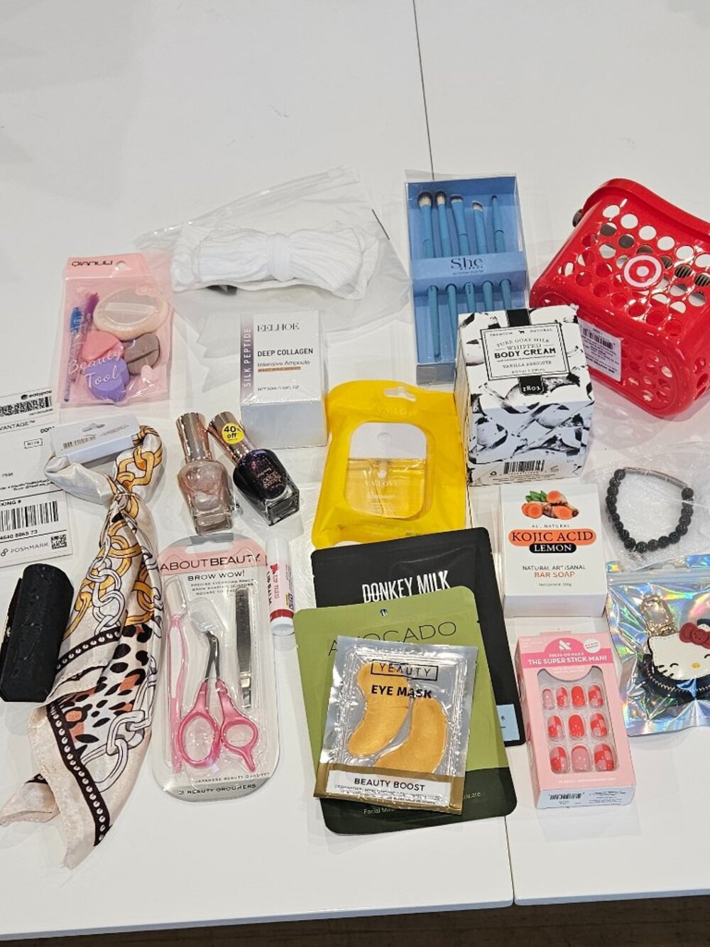 Mystery Bundle with Target Mini Basket & Hello Kitty AirTag Holder Keychain - Picture 9 of 12